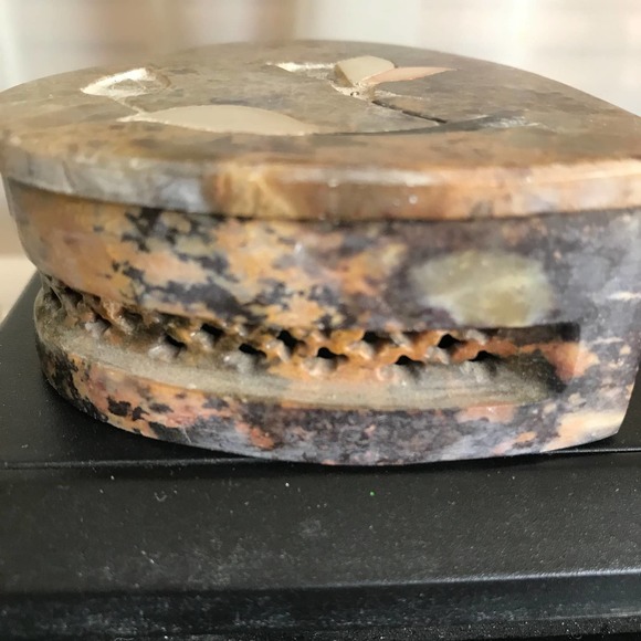 Vintage Carved Stone Heart Trinket Box Inlaid Floral Pattern "2 1/2"x 3" India - Picture 11 of 11